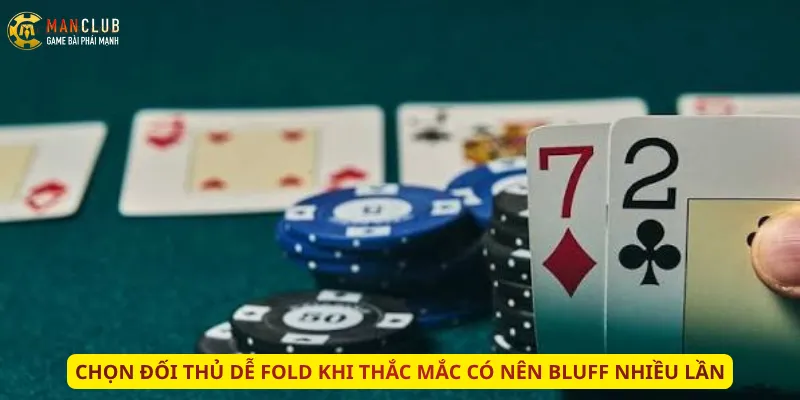 Chọn đối thủ dễ Fold khi thắc mắc có nên Bluff nhiều lần